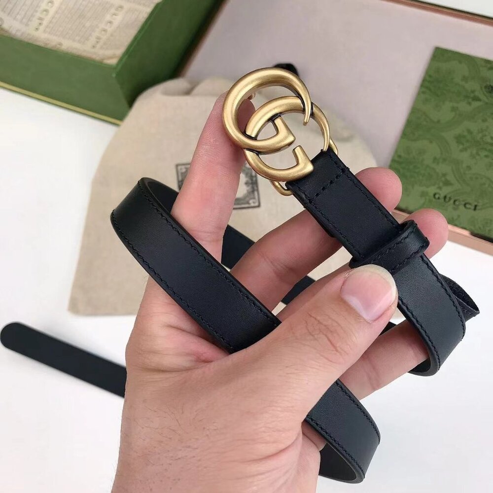 Gucci Elegant Red Leather Belt with Gold Buckle - Picture 4 of 6